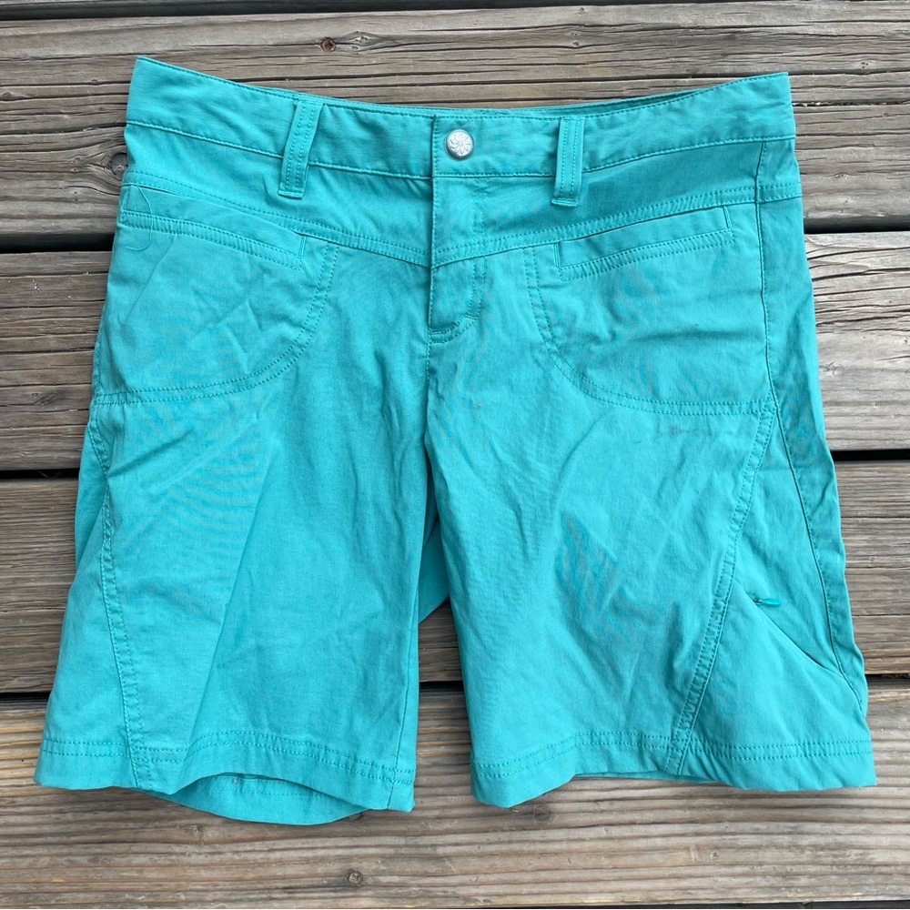 Athleta Women's Athletic Shorts Green Size 6